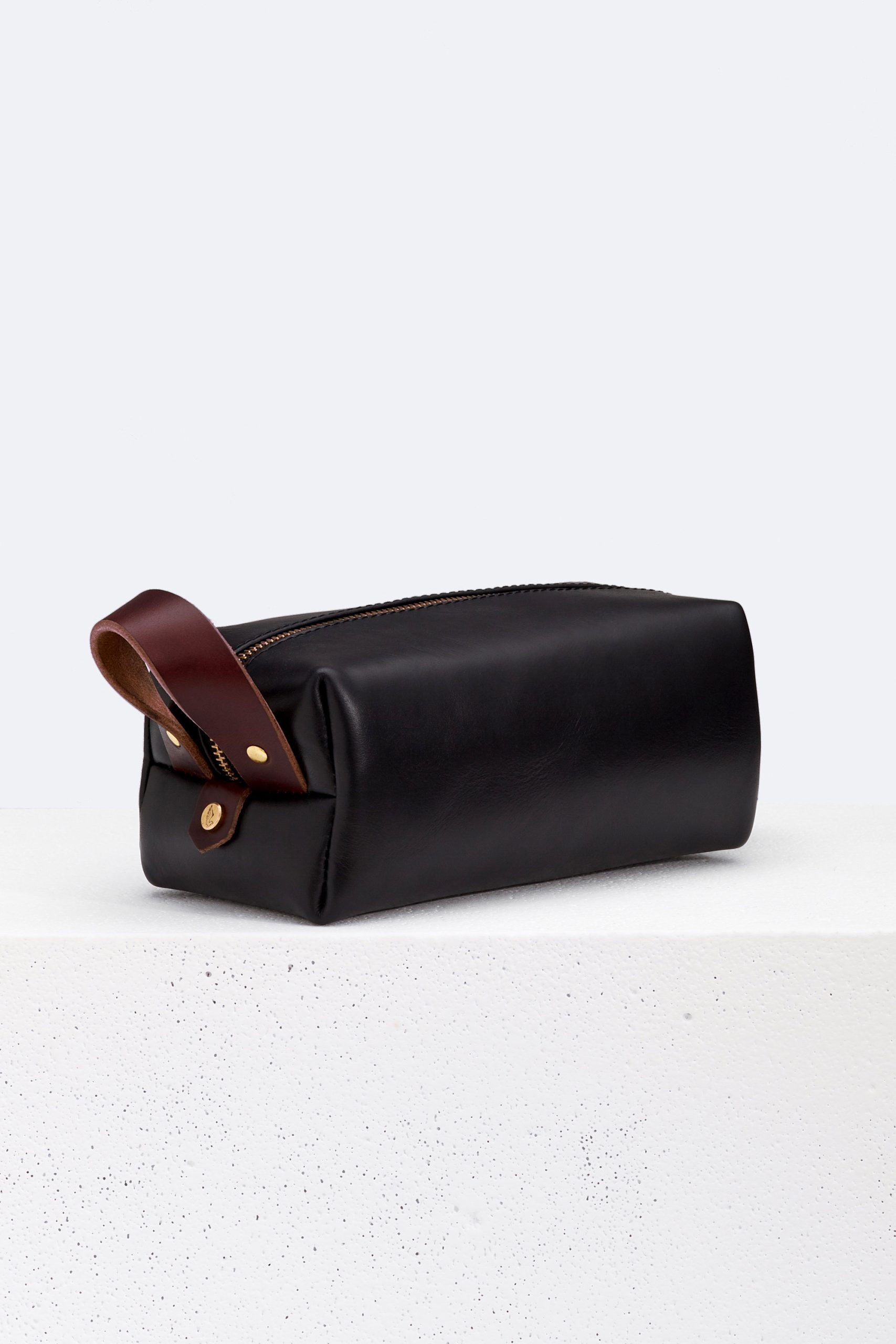 Horween Black Chromexcel Leather Dopp Kit Bag /