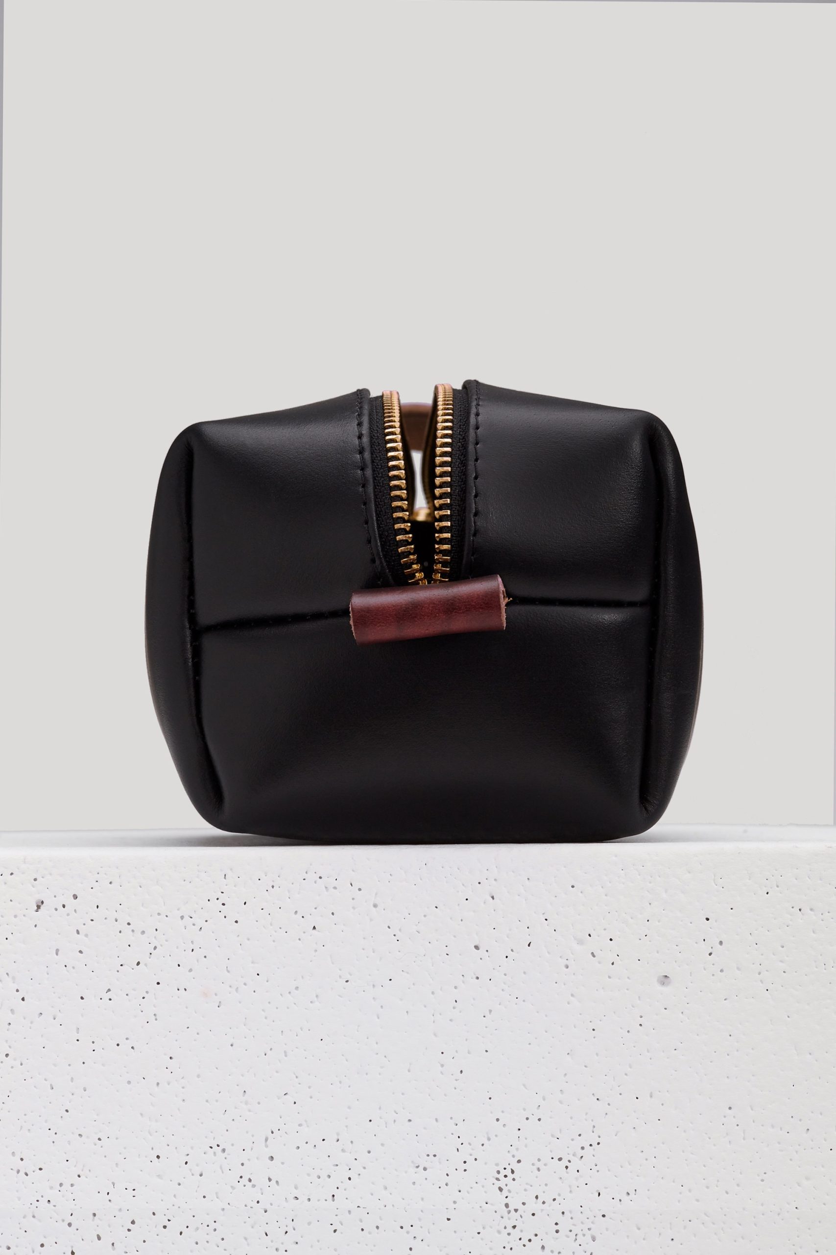 Horween Black Chromexcel Leather Dopp Kit Bag /